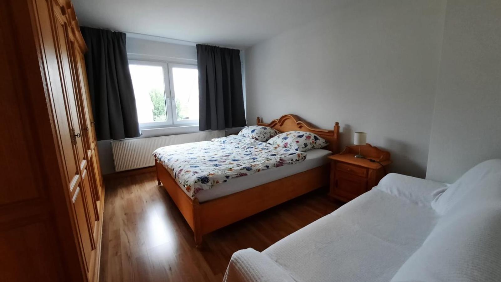 Ruhig Gelegene 2-Zi Fewo, Wallbox, Balkon Essen Buitenkant foto