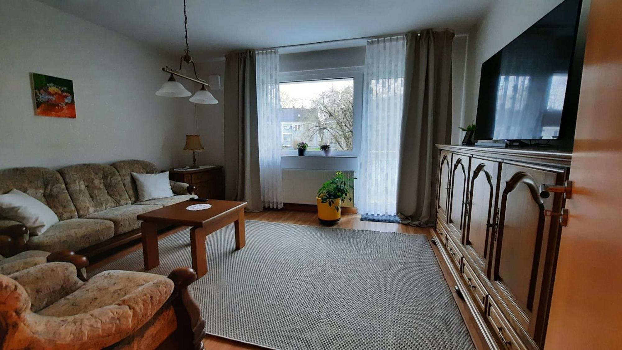 Ruhig Gelegene 2-Zi Fewo, Wallbox, Balkon Essen Buitenkant foto