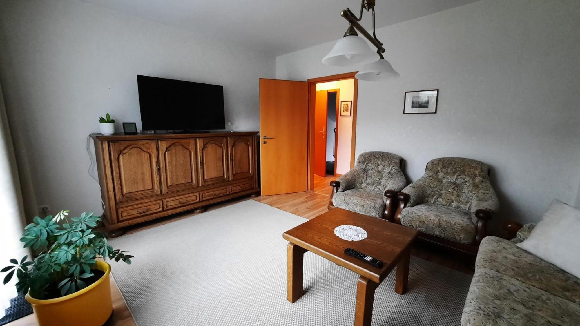 Ruhig Gelegene 2-Zi Fewo, Wallbox, Balkon Essen Buitenkant foto